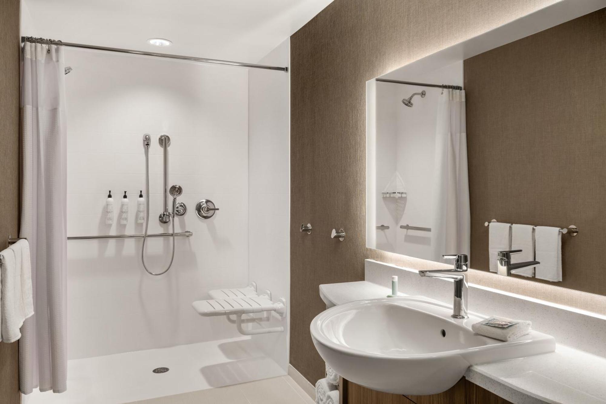 Springhill Suites By Marriott Menomonee Falls Dış mekan fotoğraf