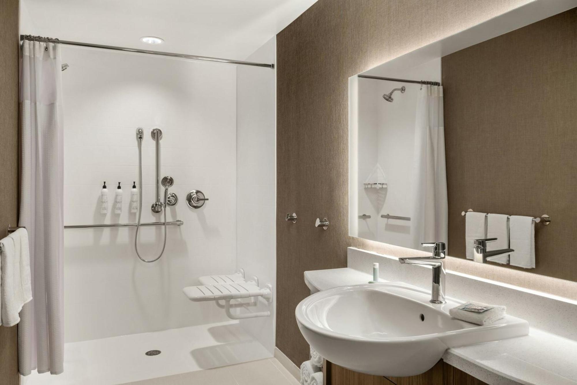 Springhill Suites By Marriott Menomonee Falls Dış mekan fotoğraf